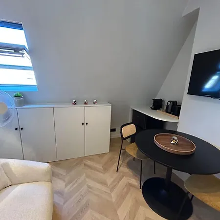 De Luxe Parc Monceau Apartment Paris